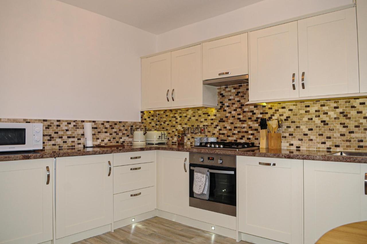 Luxury 5 Star London Apartment - Parking, Garden, Nr Greater London Metro Stations Exterior foto