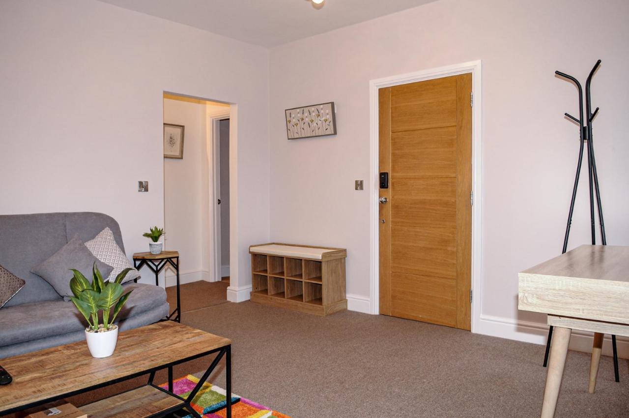 Luxury 5 Star London Apartment - Parking, Garden, Nr Greater London Metro Stations Exterior foto