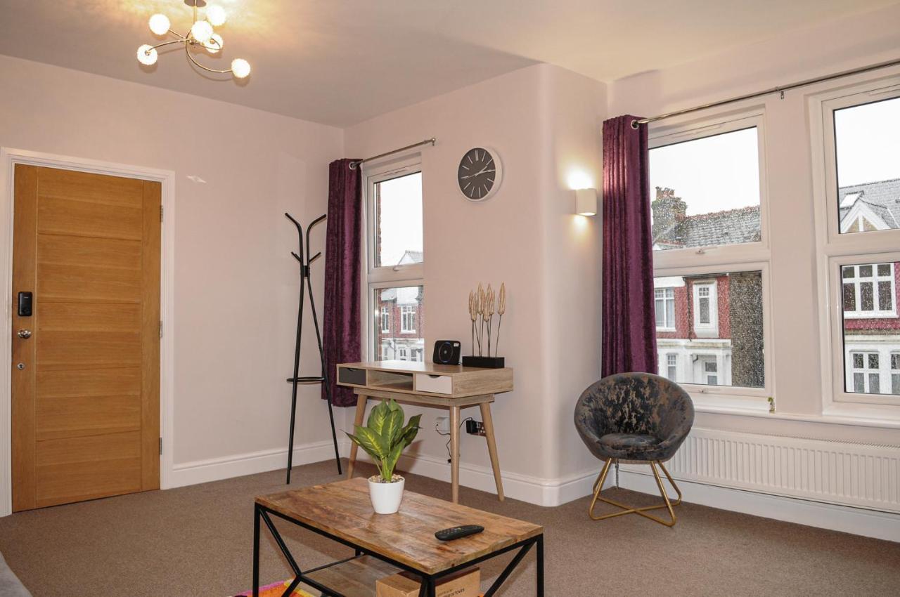 Luxury 5 Star London Apartment - Parking, Garden, Nr Greater London Metro Stations Exterior foto