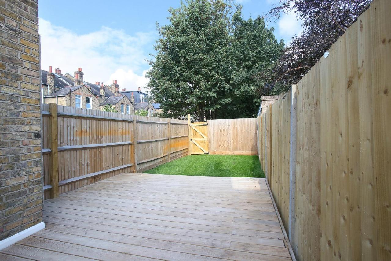 Luxury 5 Star London Apartment - Parking, Garden, Nr Greater London Metro Stations Exterior foto