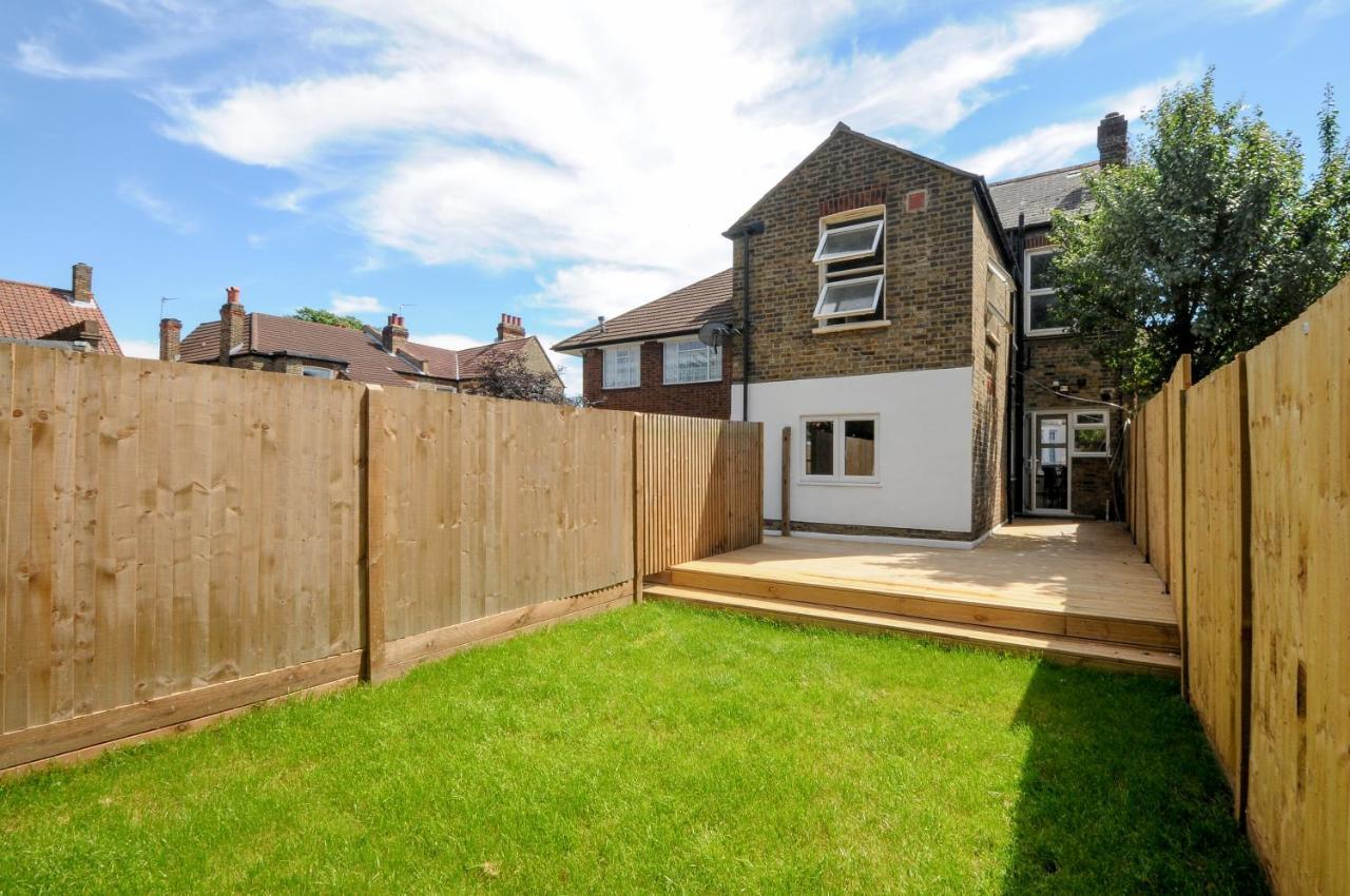 Luxury 5 Star London Apartment - Parking, Garden, Nr Greater London Metro Stations Exterior foto