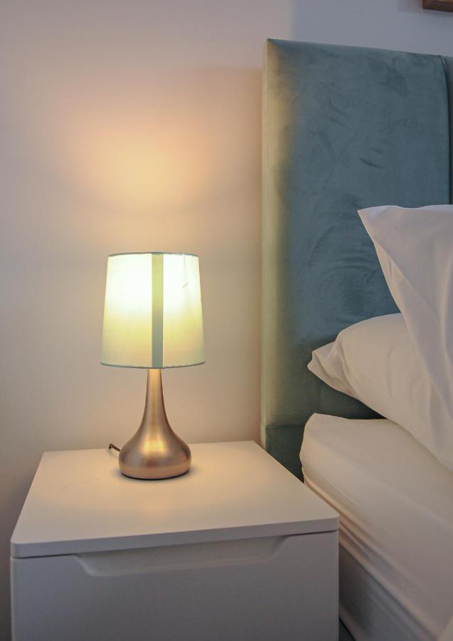 Luxury 5 Star London Apartment - Parking, Garden, Nr Greater London Metro Stations Exterior foto