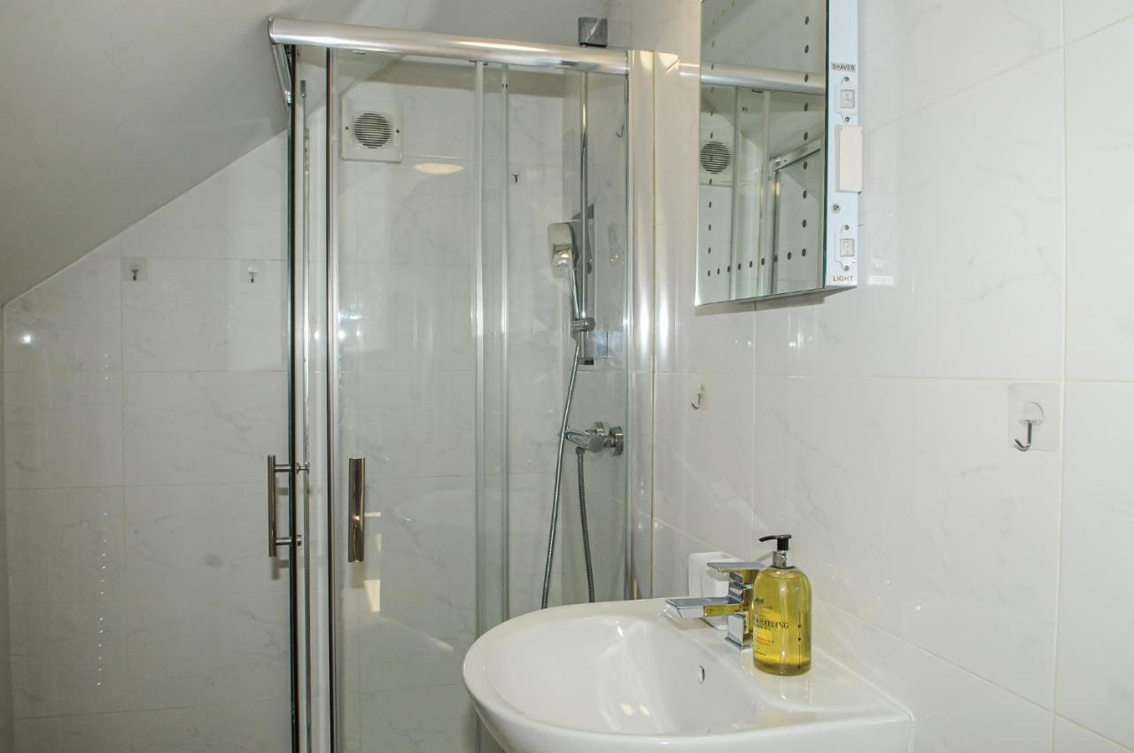 Luxury 5 Star London Apartment - Parking, Garden, Nr Greater London Metro Stations Exterior foto