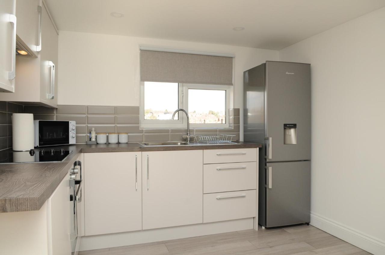 Luxury 5 Star London Apartment - Parking, Garden, Nr Greater London Metro Stations Exterior foto