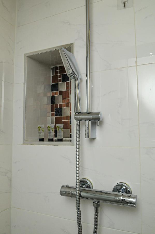 Luxury 5 Star London Apartment - Parking, Garden, Nr Greater London Metro Stations Exterior foto