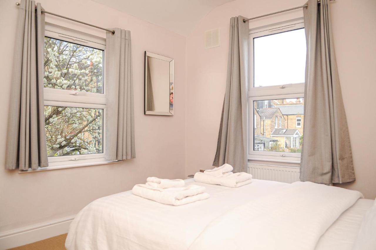Luxury 5 Star London Apartment - Parking, Garden, Nr Greater London Metro Stations Exterior foto